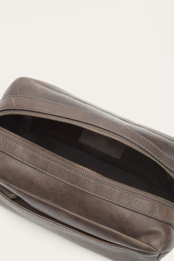 Frye Logan Travel Dopp Hot