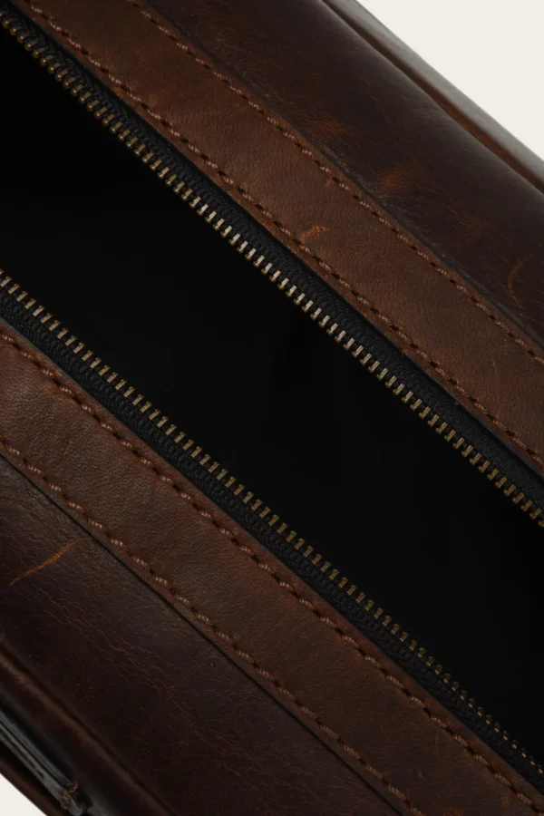 Frye Logan Travel Dopp Hot